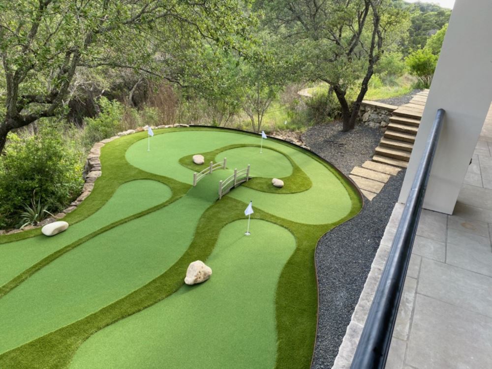 Use creative obstacles for your Charlotte mini golf course